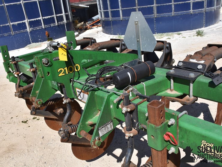 2011-john-deere-2100-image-13
