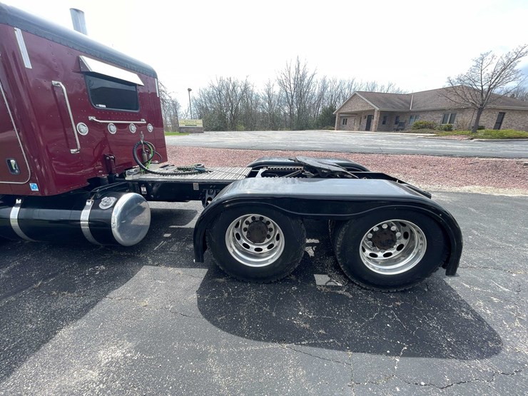 #200-•-2020-peterbilt-semi-tractor-(has-wi-title)-(denmark,-wi)-image-8