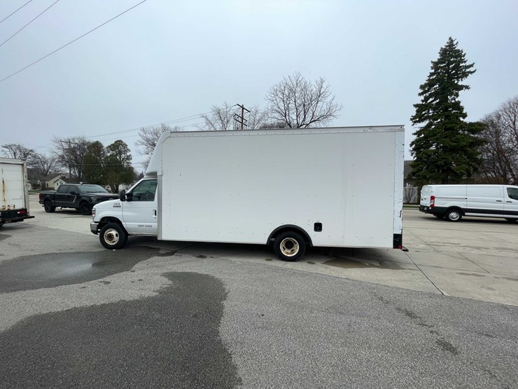 2017-ford-e450-image-8