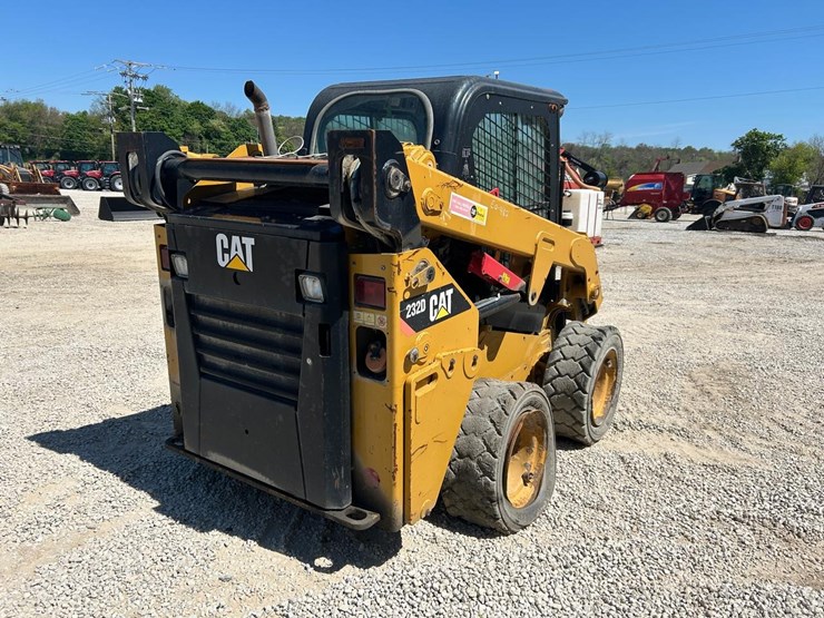 2017-caterpillar-232d-image-4