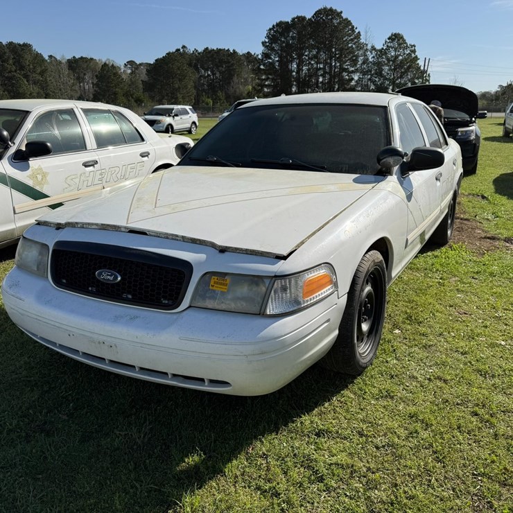 #42085 • 2010 Ford Crown Victoria Sedan VIN: 2FABP7BV6AX138575