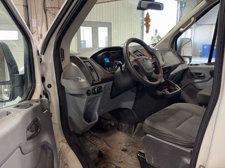 2019-ford-transit-image-14