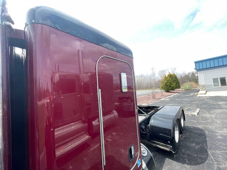 #200-•-2020-peterbilt-semi-tractor-(has-wi-title)-(denmark,-wi)-image-22