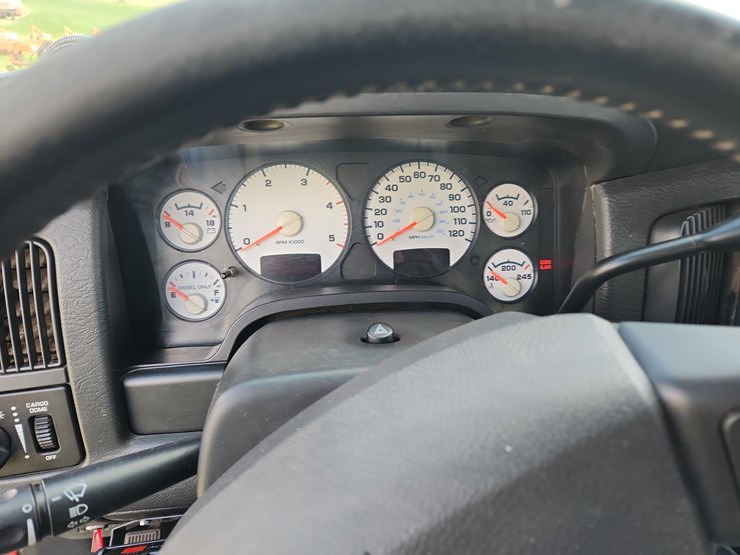 2004-dodge-ram-3500-image-24