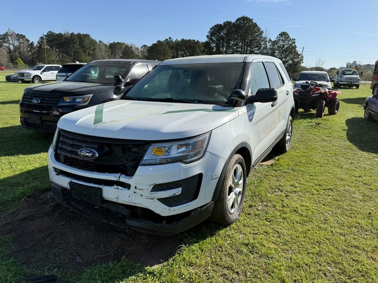 2016-ford-explorer-image-1
