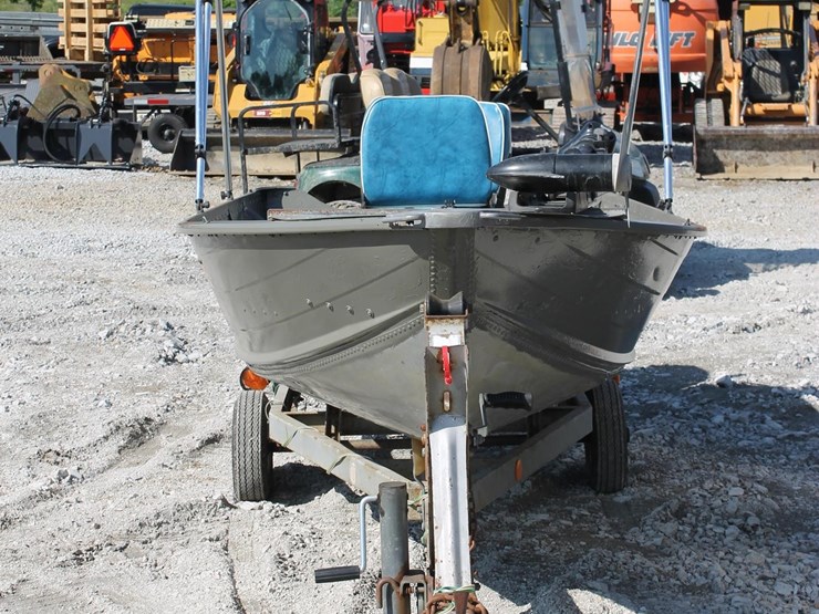 15'-fishing-boat-image-2