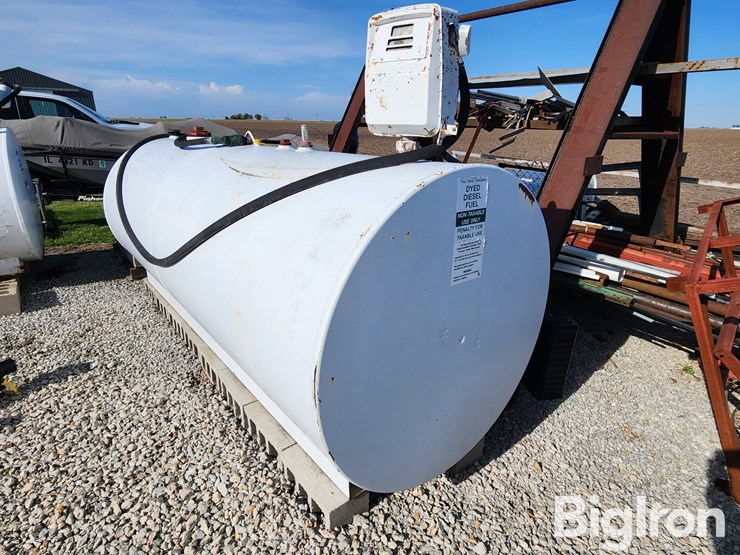 1000-gal-fuel-tank-&-pump-image-1