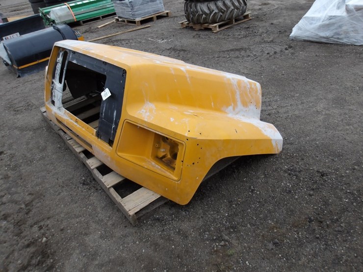 #7833-•-bus-hood-&-23-dodge-truck-bumper-image-2