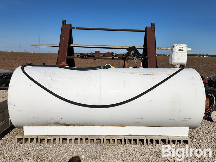 1000-gal-fuel-tank-&-pump-image-2