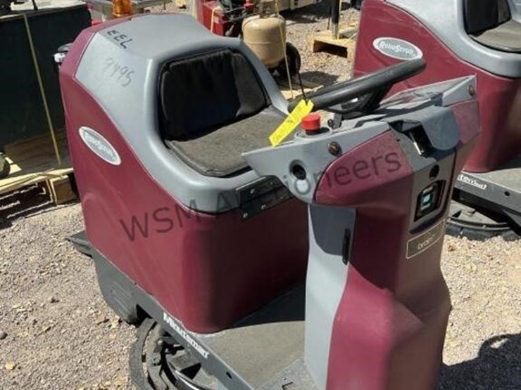 robo-scrub-ride-on-floor-cleaner-image-1