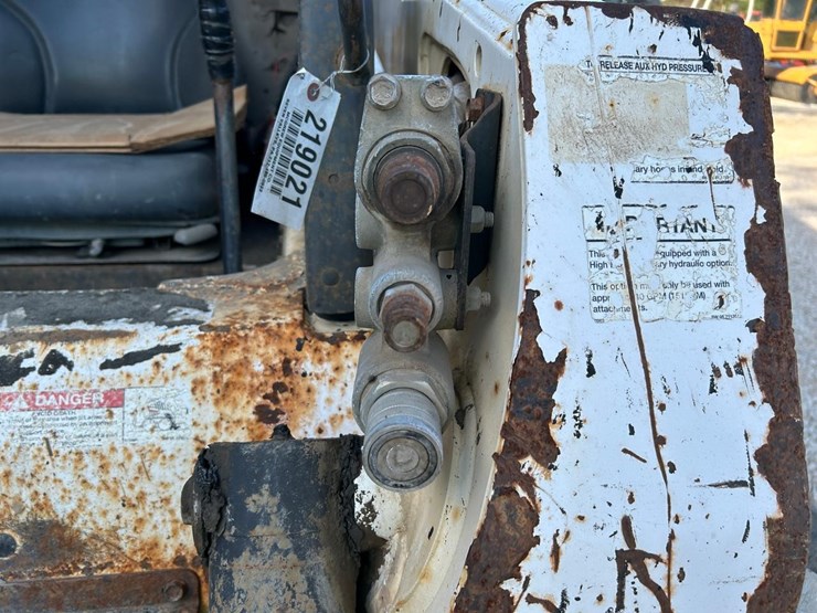 bobcat-s220-image-11
