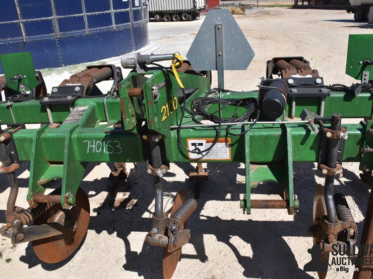 2011-john-deere-2100-image-12