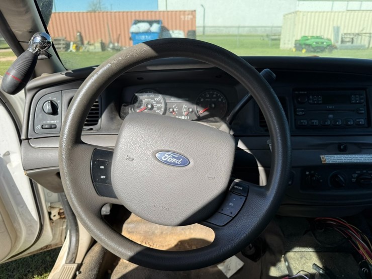 #42083-•-2010-ford-crown-victoria-sedan-vin:-2fabp7bv6ax133733-image-34