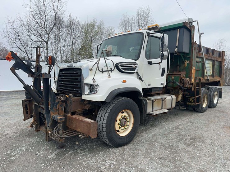 2015-freightliner-114sd-image-1
