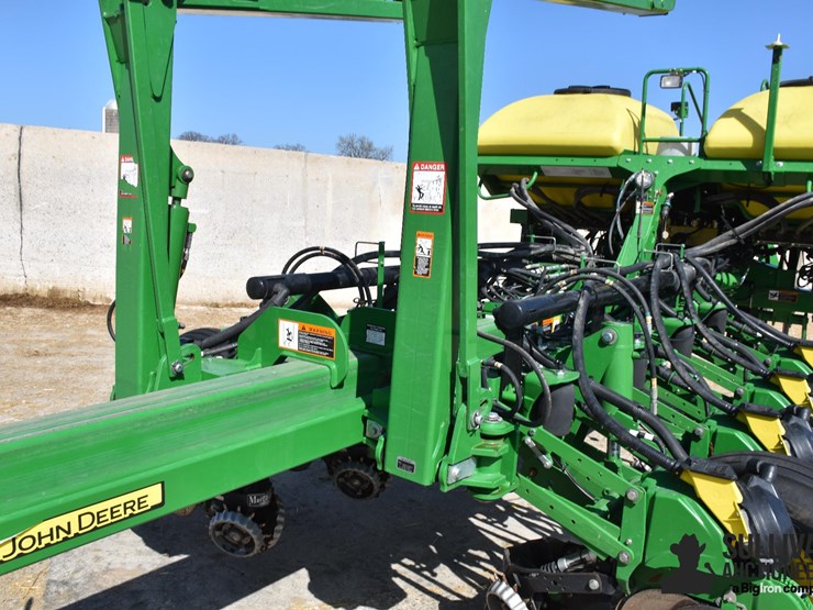 2016-john-deere-1775nt-image-12