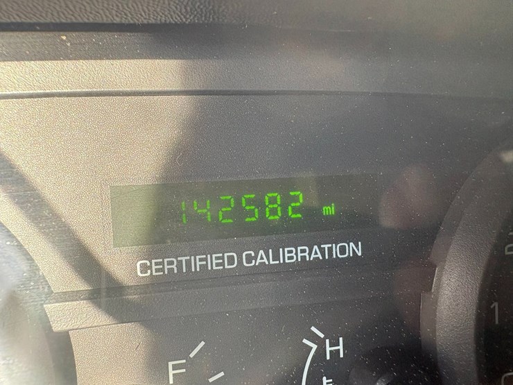 #42085-•-2010-ford-crown-victoria-sedan-vin:-2fabp7bv6ax138575-image-44