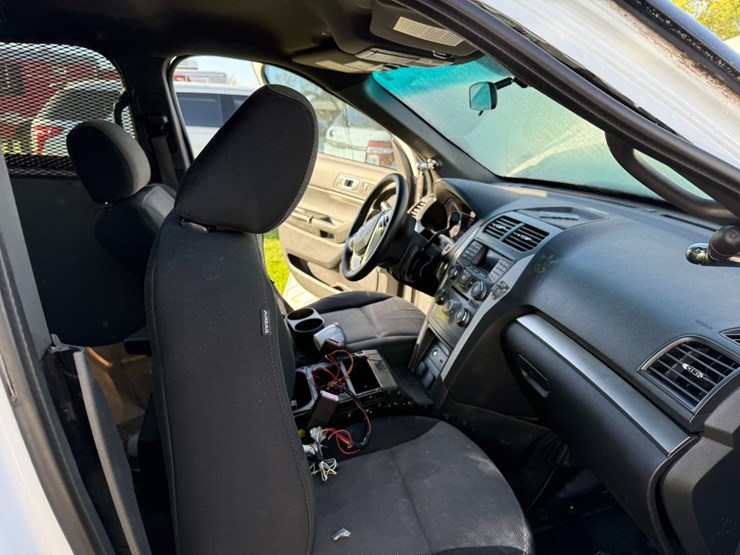 2014-ford-explorer-image-24