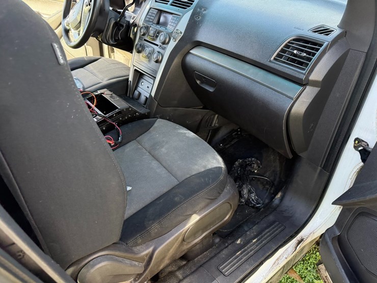 2014-ford-explorer-image-25