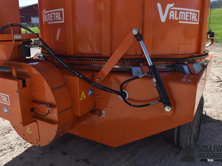 2023-valmetal-5600-pull-type-bale-chopper-image-20