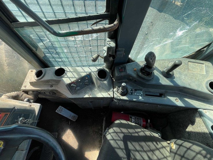 2000-john-deere-660-image-37