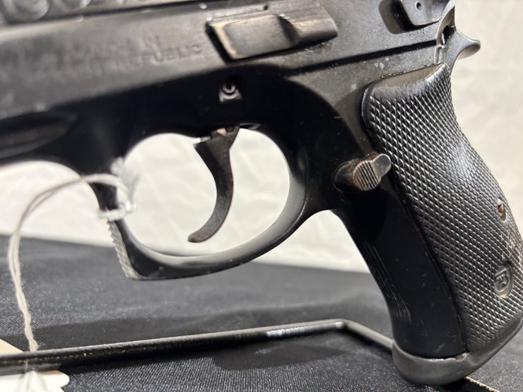 #137-•-cz-75-d-compact-9mm-semi-automatic-pistol-image-8