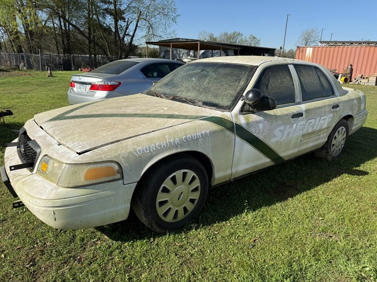 #42084-•-2011-ford-crown-victoria-sedan-vin:-2fabp7bv6bx160559-image-5
