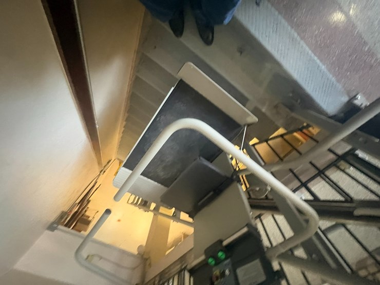 #41944-•-electric-chair-lift-image-35