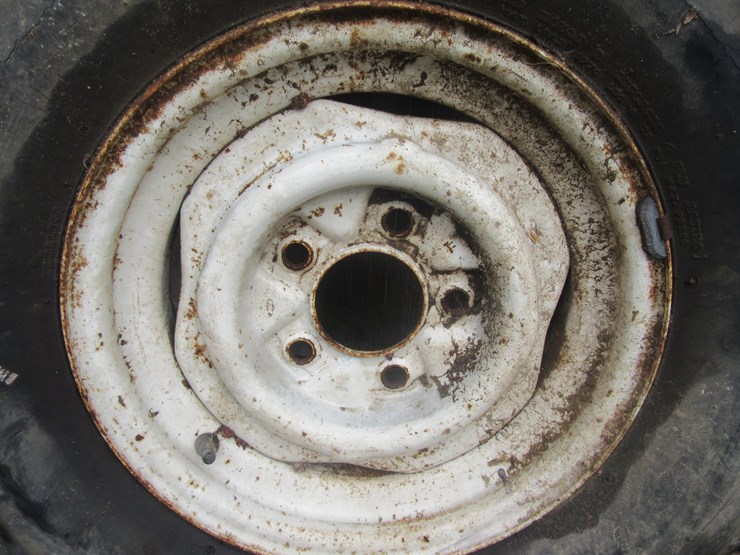 #9592-•-15'-tire-and-rim-image-3