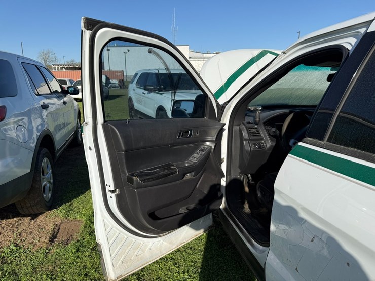 2014-ford-explorer-image-26