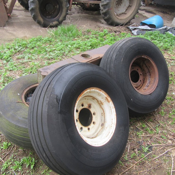 #9590 • (4) 14L16 Tires