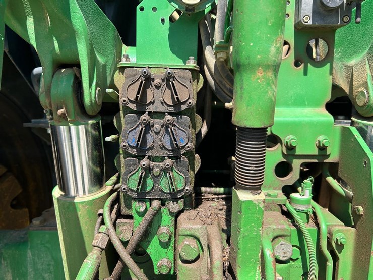 2018-john-deere-6215r-image-18