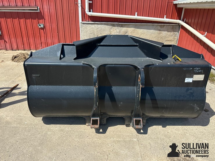 cat-wheel-loader-material-bucket-image-6