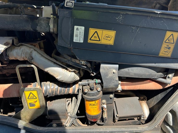 2018-jcb-525-60-image-11
