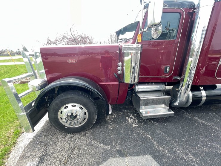 #200-•-2020-peterbilt-semi-tractor-(has-wi-title)-(denmark,-wi)-image-9