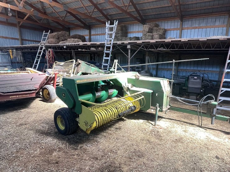 john-deere-336-image-1