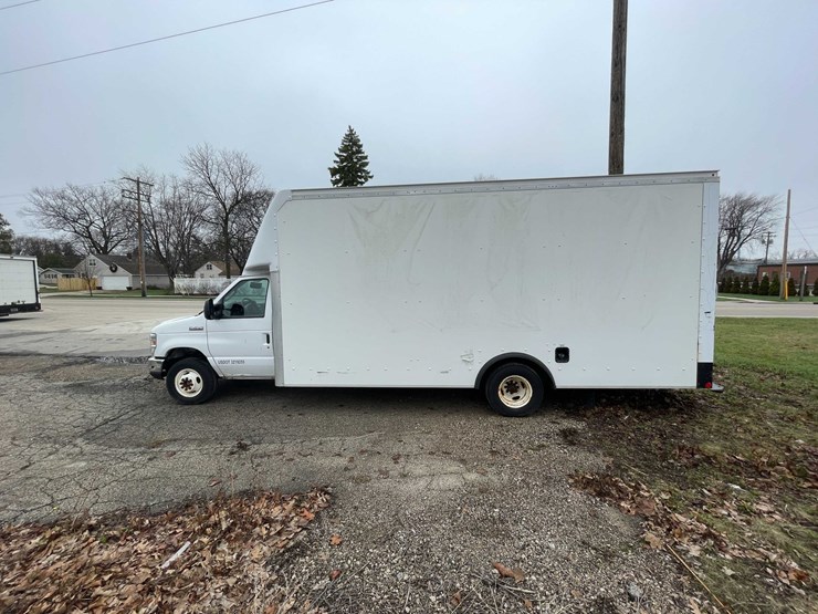 2016-ford-e450-image-8