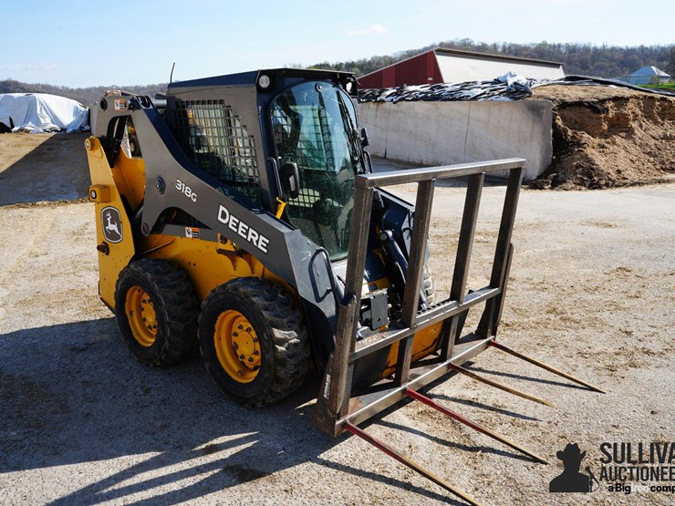 2022-deere-318g-image-3
