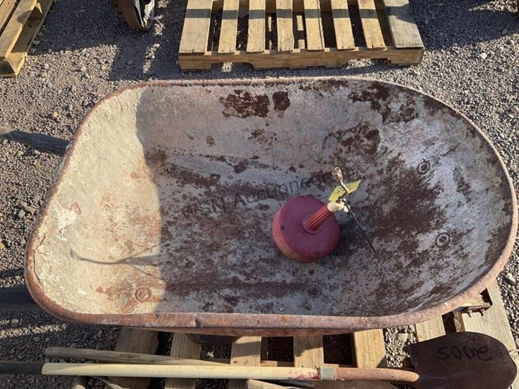 wheel-barrow-&-misc-yard-tools-image-4