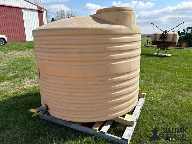 solar-1,200-gal-poly-tank-image-1