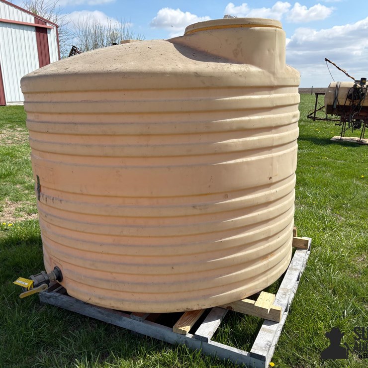 Solar 1,200 Gal Poly Tank