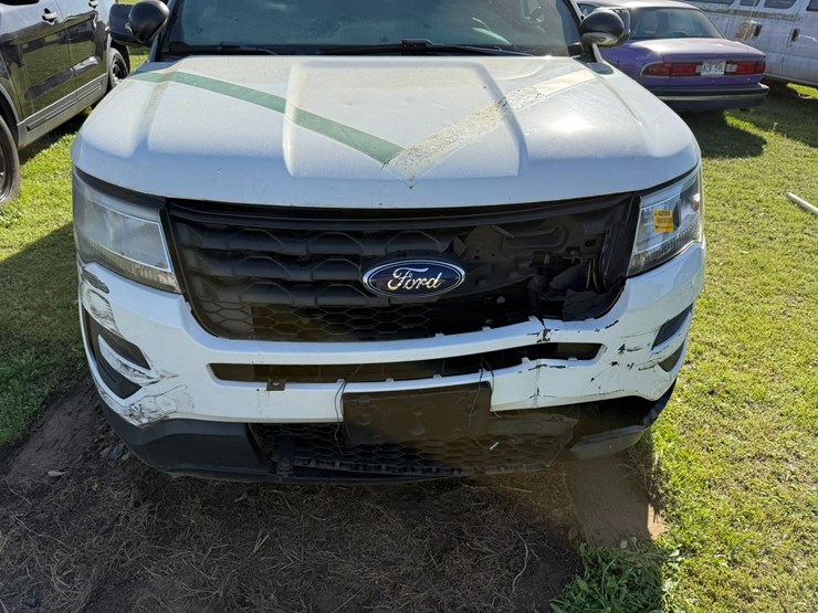 2016-ford-explorer-image-10