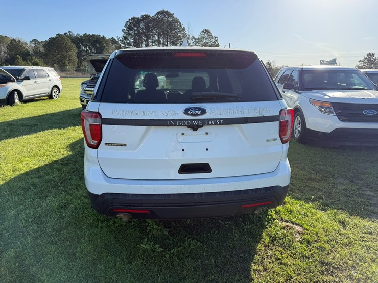 2016-ford-explorer-image-6