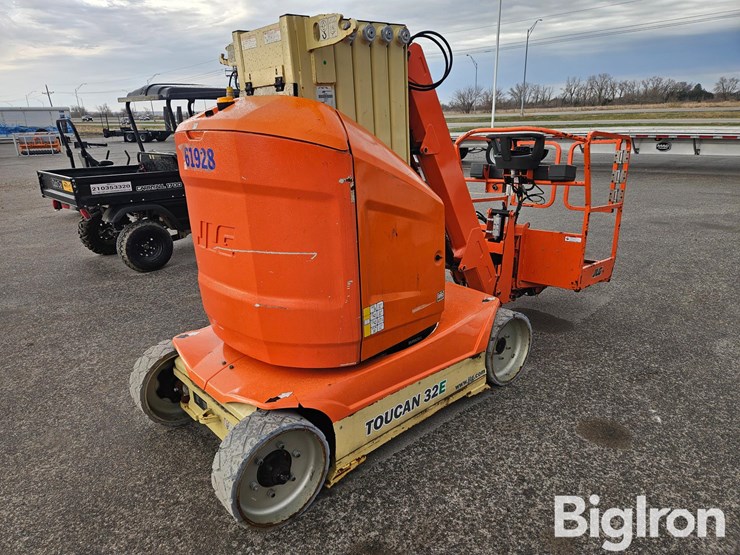 2019-jlg-toucan-32e-image-5