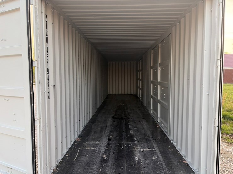 #100-•-40’-container-image-2
