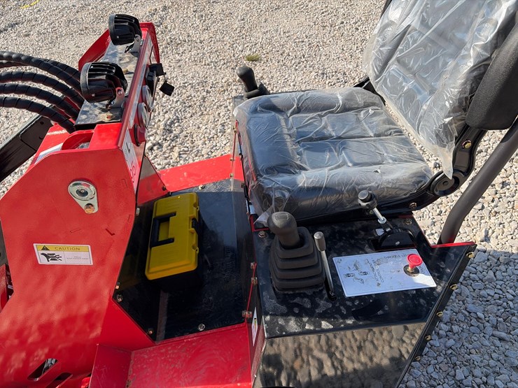 #220-•-unused-2026-ssl580-ride-on-skid-steer-loader-image-4