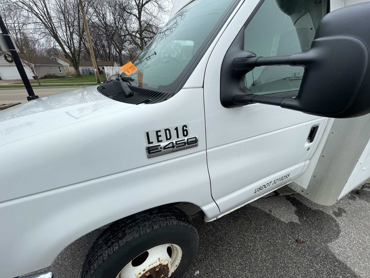 2017-ford-e450-image-16