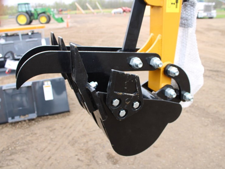 #8074-•-rt15r-mini-excavator-image-2