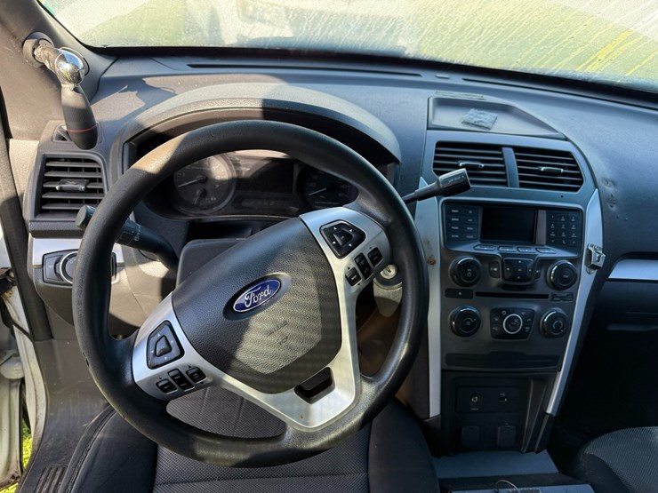 2014-ford-explorer-image-28