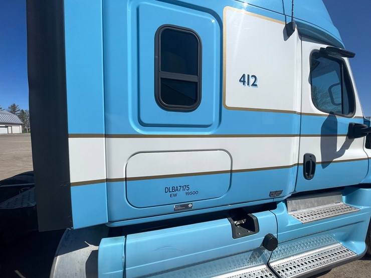 #202-•-2013-freightliner-cascadia-semi-tractor-(title-in-delay)-(denmark,-wi)-image-43