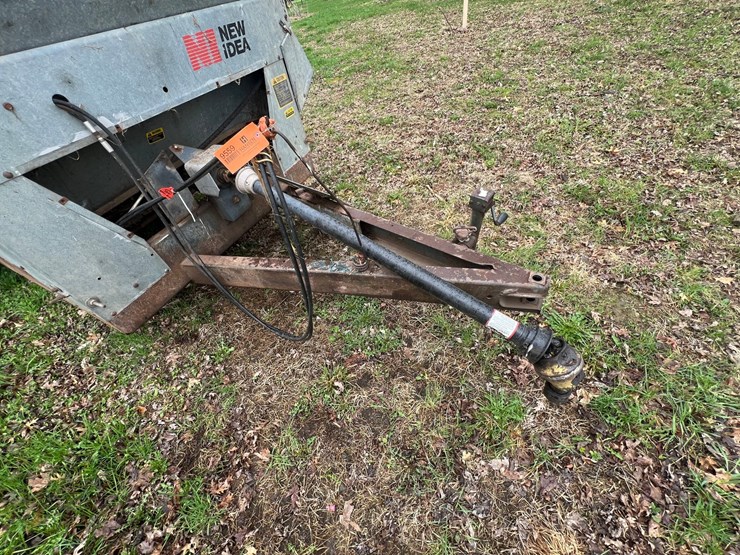 #9559-•-new-idea-manure-spreader-image-5
